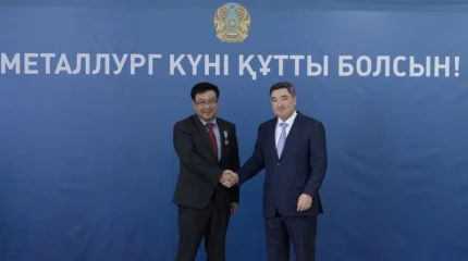 От имени Президента Премьер-министр вручил новые госнаграды металлургам