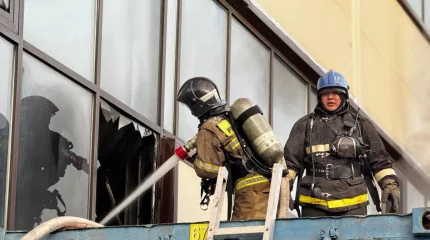 Трое пожарных пострадали при тушении рынка Big Шанхай в Астане