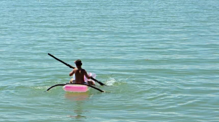Девушку унесло течением на надувном матрасе на Балхаше