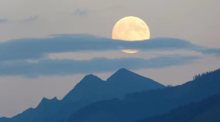 Туриста 8 часов искали в горах Алматинской области