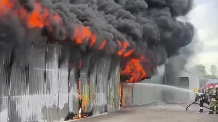 Алматыда ірі қойма өртенді