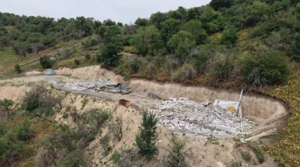 Незаконное строительство в горах Алматы: два дома снесли по решению суда