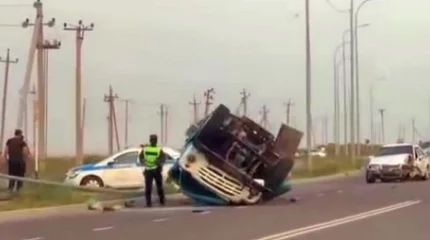 Крупное ДТП с грузовиком произошло у баз отдыха в Актау