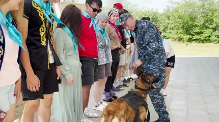 Школьникам ВКО показали, как заманивают подростков на «темную сторону»