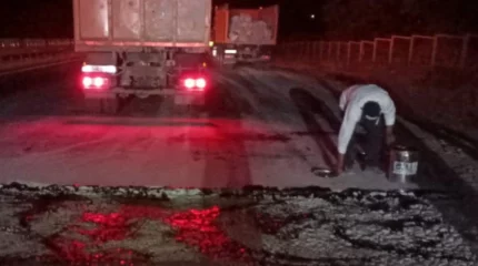 Жара не пощадила асфальт на трассе Шымкент - Тараз