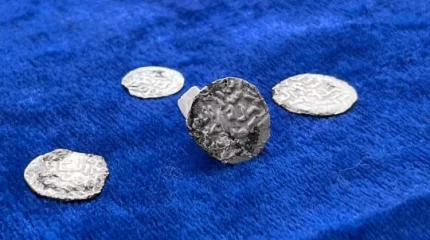 Сирек кездесетін көне күміс тиындар табылды