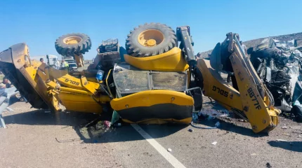 Дорожник погиб во время крупного ДТП на трассе в Алматинской области
