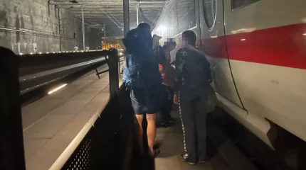400 пассажиров скоростного поезда просидели 5 часов в тоннеле из-за отключения электроснабжения