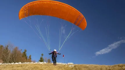 Парапланеристка едва не разбилась в Каскеленском ущелье