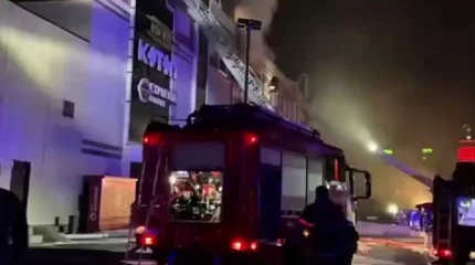 Қарағандыда сауда орталығы өртенді: 250 адам эвакуацияланды