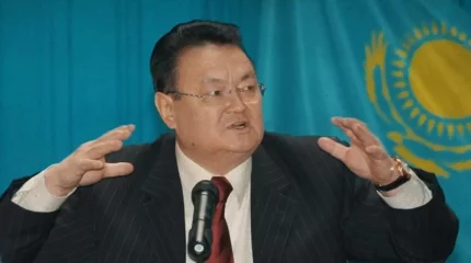 «Көзбен көргенге не жетсін?!»: Мақпал Жүнісова марқұм Заманбек Нұрқаділовтың заттарын көрсетті