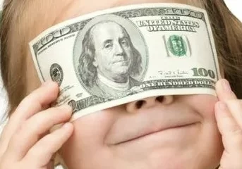 Доллар вновь подорожал перед выходными