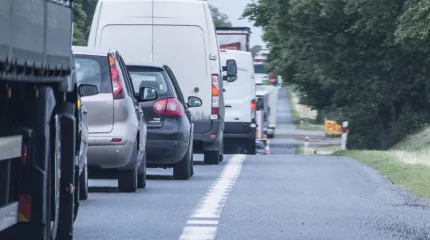 Движение парализовано на мосту в Атырау