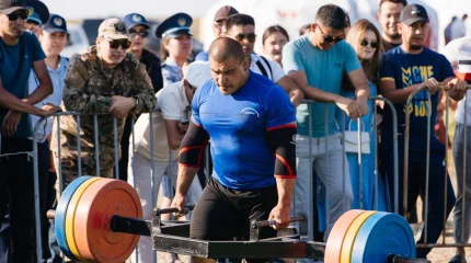 Сила духа и мускулов: в Атырауской области прошли зрелищные соревнования силачей