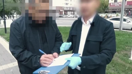 Денежная ваза: появились кадры того, как КНБ задерживали вице-министра транспорта