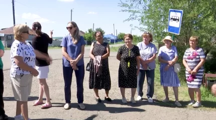 Ходить пешком по три километра каждый день вынуждены жители села в Павлодарской области из-за нехватки автобусов