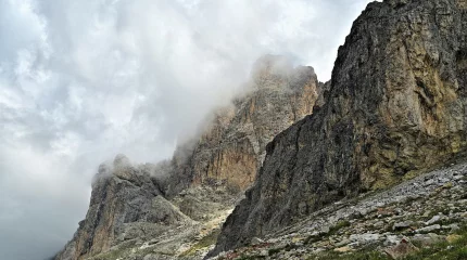 Қарағанды облысында құтқарушылар тауда жарақат алған әйелді құтқарды