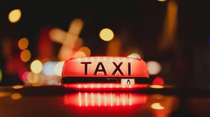 Стихийные такси у «Сайрана» и Car City: полиция усилит контроль