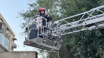 Два человека пострадали во время пожара в Таразе