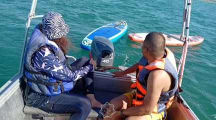 Трёх человек унесло ветром в открытое море на Каспии