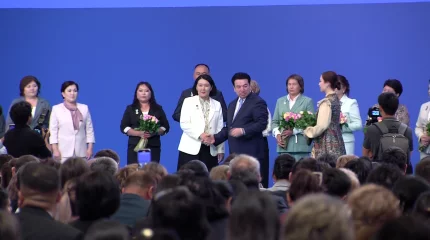 Технический и рабочий персонал сферы образования получил награды от рук министра в Астане