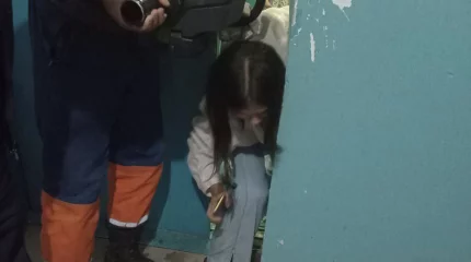 Четыре человека оказались заперты в лифте в Таразе