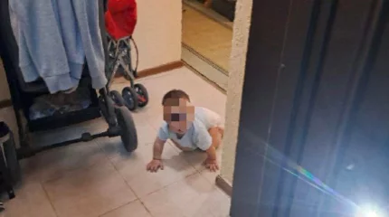 Атырауда бір жасар бала пәтерде жалғыз қалып қойды