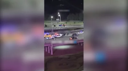 Жол жөндеп жатқан екі адамды көлік қағып кетті