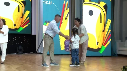 Партия «AMANAT» помогает детям подготовиться к 1 сентября