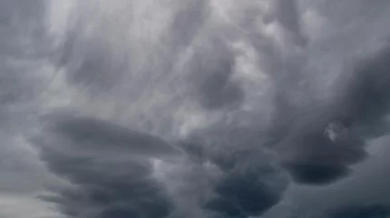 Синоптики предупредили о грозах, туманах и шквалистом ветре 22 августа