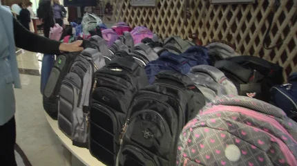 100 балаға сөмке сыйлады