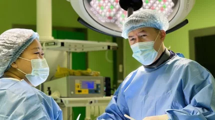Нейрохирурги в Мангистау успешно провели редкую операцию по лечению гемифациального спазма
