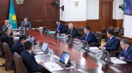 Премьер-министр поручил жестко контролировать расходы утвержденного трехлетнего бюджета