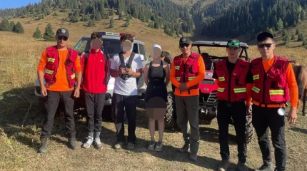 «Нарядных» подростков спустили с гор в Алматы