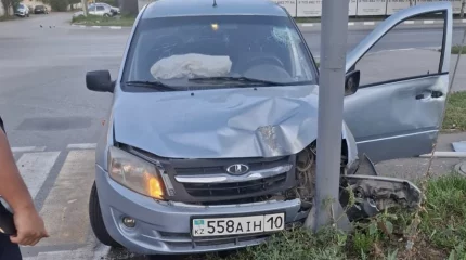 Столб «остановил» пьяного угонщика в Костанае