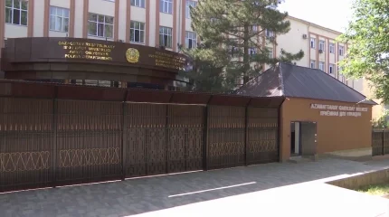 Жамбылда лауазымды полицейлер парамен ұсталды