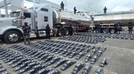 Две тонны кокаина обнаружили в эквадорских бензовозах