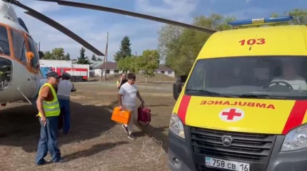 Вертолет МЧС экстренно доставил 17-летнюю пациентку из Самарского района в Усть-Каменогорск