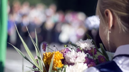 Какие цветы дарят учителям на 1 сентября и сколько это стоит?