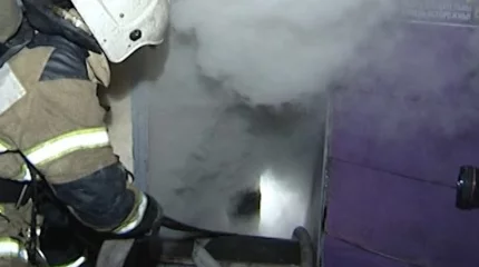 Двое маленьких детей едва не погибли в Караганде из-за загоревшегося матраса