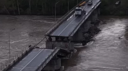 Автомобильный мост обрушился в Усть-Каменогорске