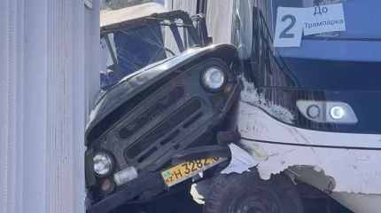 Странная авария с трамваем и УАЗом произошла в Темиртау