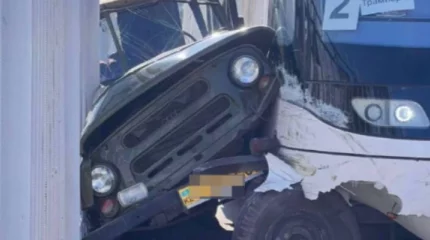 Теміртауда УАЗ көлігі мен трамвай соқтығысты