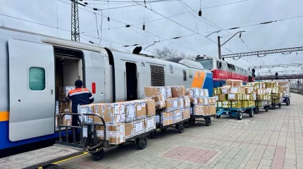 В КТЖ напомнили о наказании за посылки через проводников