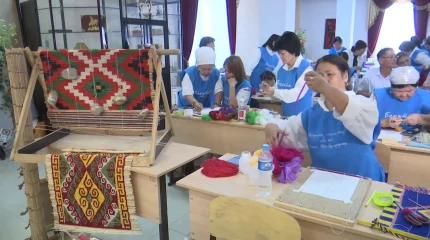 Более 200 рукодельниц приняли участие в фестивале мастериц в Актобе