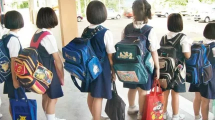 В Минздраве Казахстана назвали разрешенный вес школьного ранца