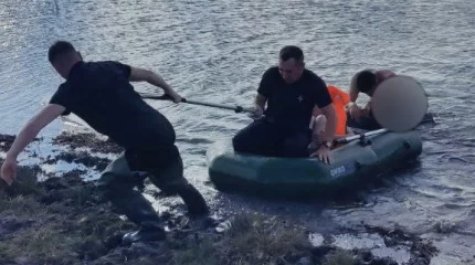 Два маленьких рыбака едва не погибли на севере Казахстана