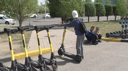 "Әр баланың өмірі қымбат": Президент электросамокаттар туралы заңды шұғыл өзгертуді тапсырды