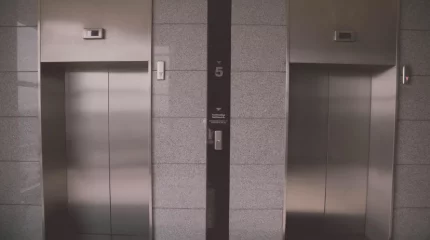 Мужчина провёл 4 дня без еды и воды в сломанном лифте