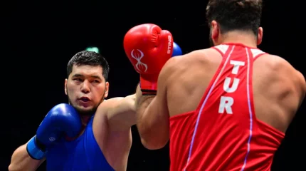 Айбек Оралбай алғашқы қарсыласын жеңді